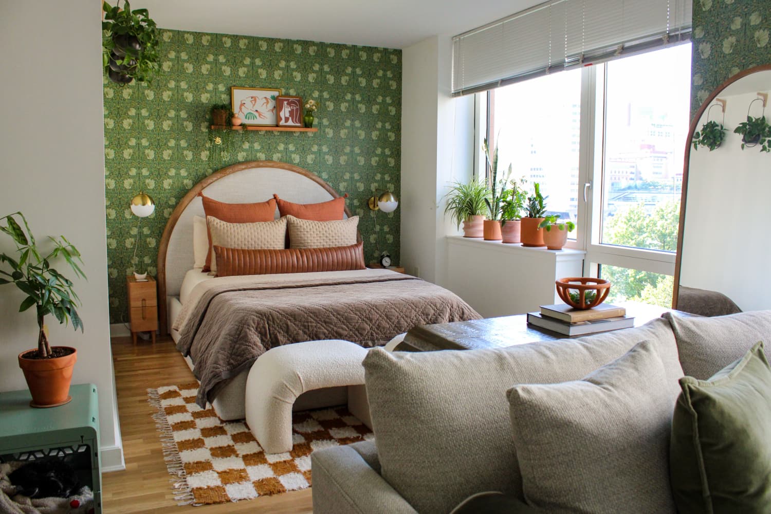 This Is the Biggest Decorating Lesson I Learned While Living in a Small ... - Apartment Texturing Lessons Learned